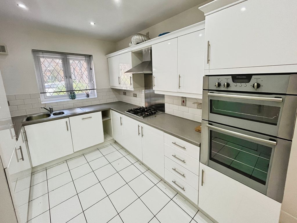 Property photo 3 of 15 Kitchen