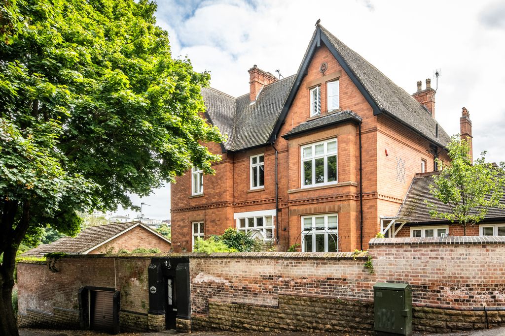 Property photo 1 of 17 Cavendish Court 008 - Cropped