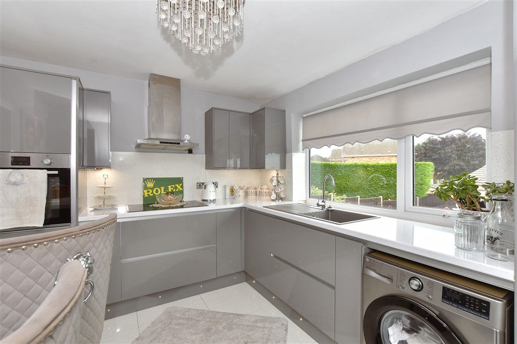 Property photo 2 of 9 Kitchen