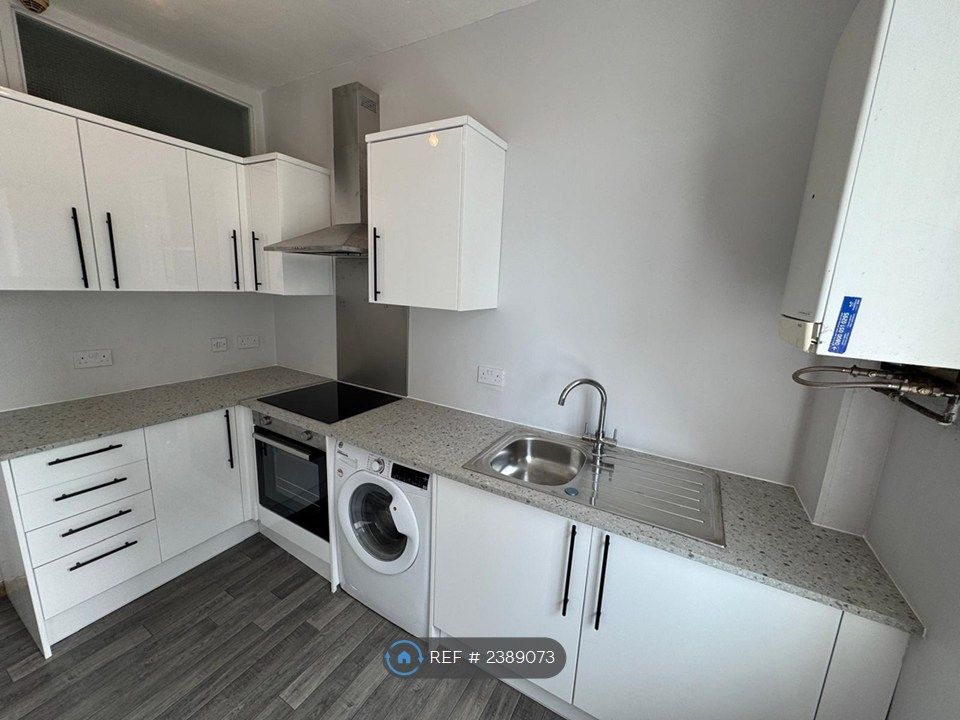 Property photo 1 of 10 Kitchen