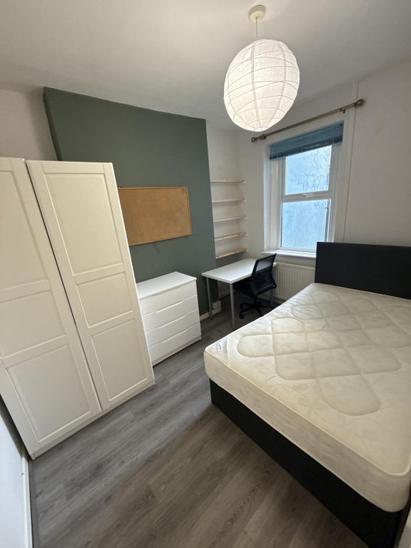 Property photo 3 of 9 Bedroom