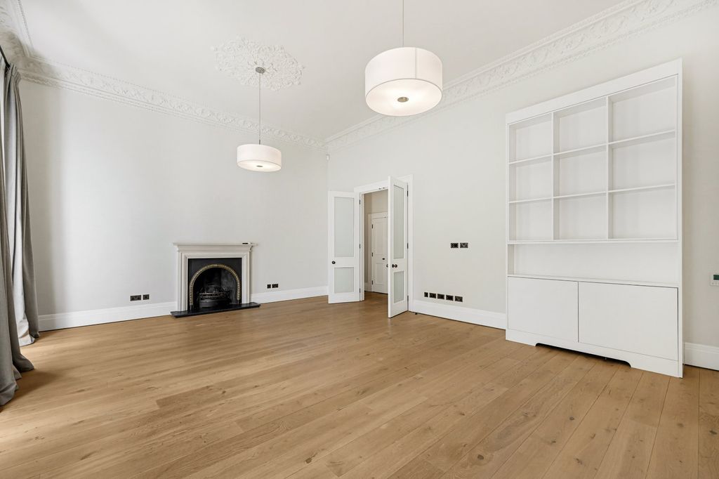 Property photo 3 of 18 Reception Room