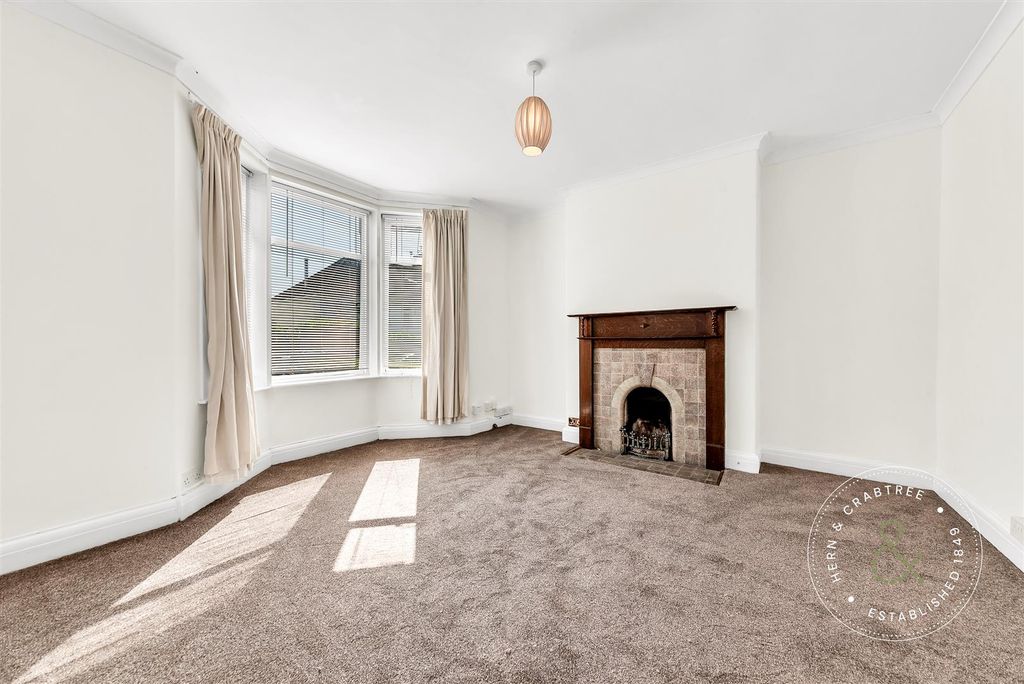 Property photo 2 of 28 Fairwater-Grove-West-13.Jpg