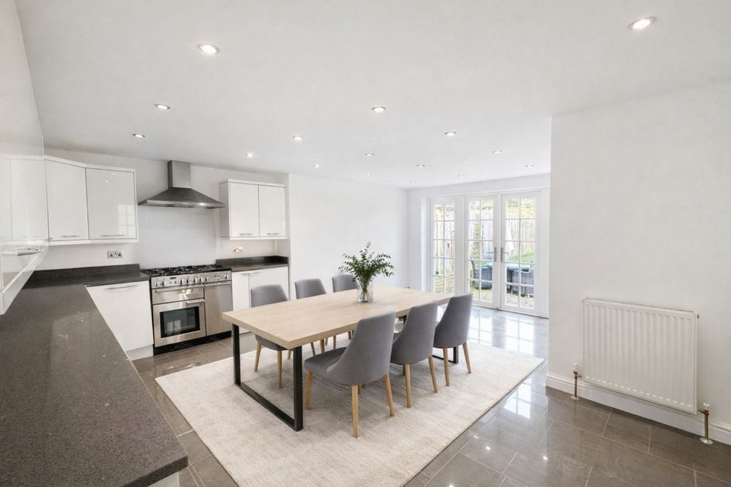 Property photo 2 of 14 Kitchen Ai Furnished Example