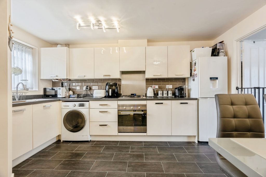 Property photo 3 of 20 Pbox-Img.Jpg
