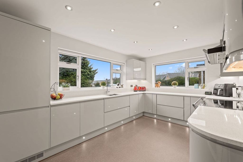 Property photo 2 of 33