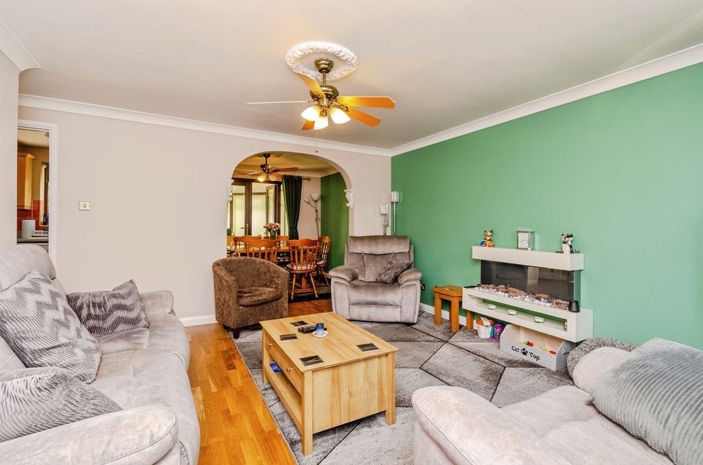 Property photo 3 of 17 Photo