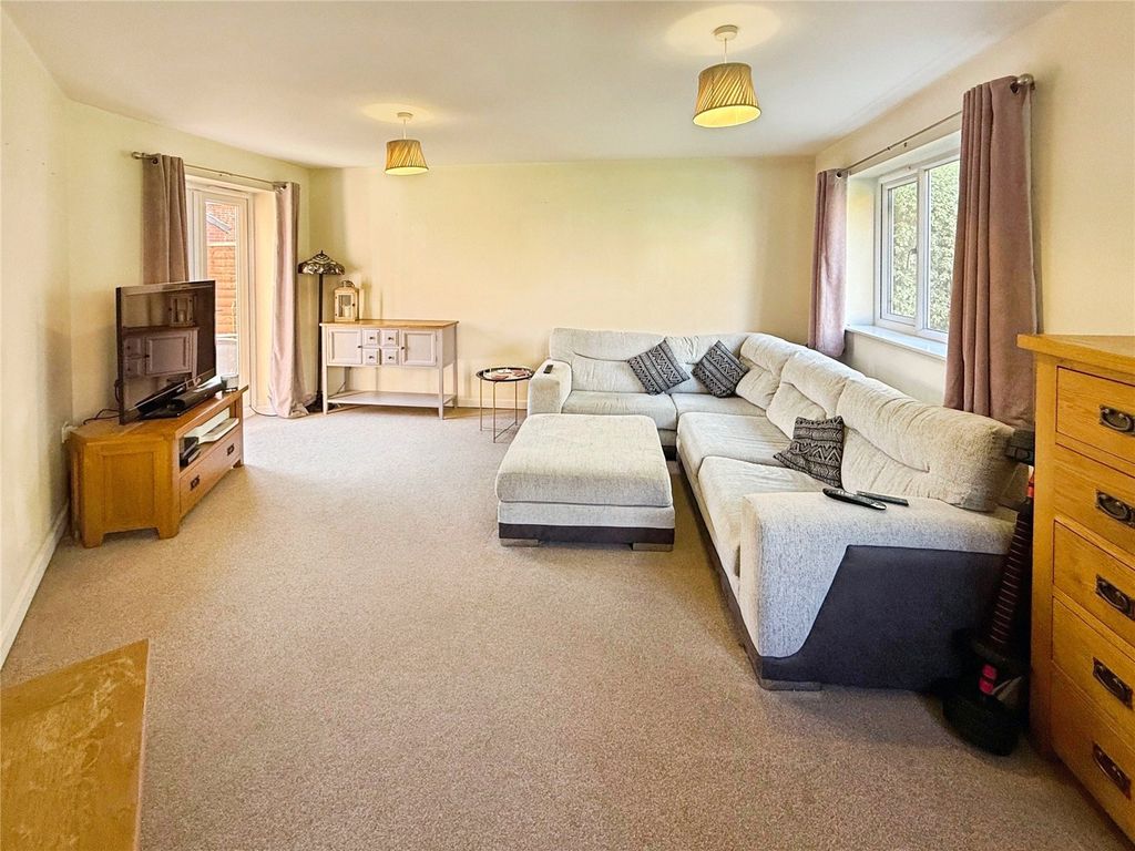Property photo 3 of 14 Lounge