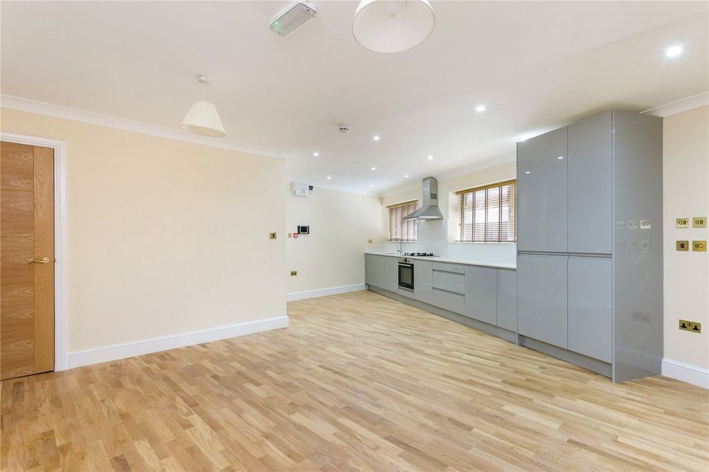 Property photo 1 of 9 Kitchen/Living Room