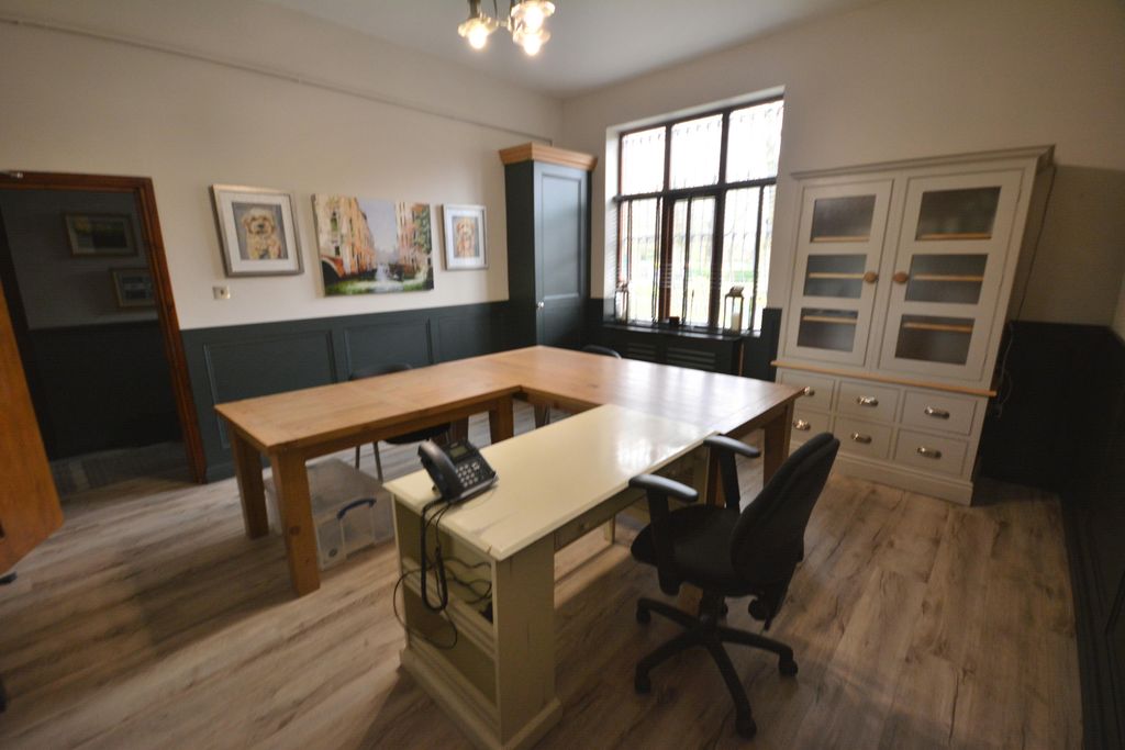 Property photo 3 of 6 Office