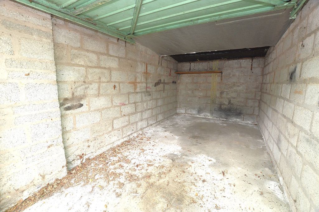 Property photo 2 of 2 Garage Internal