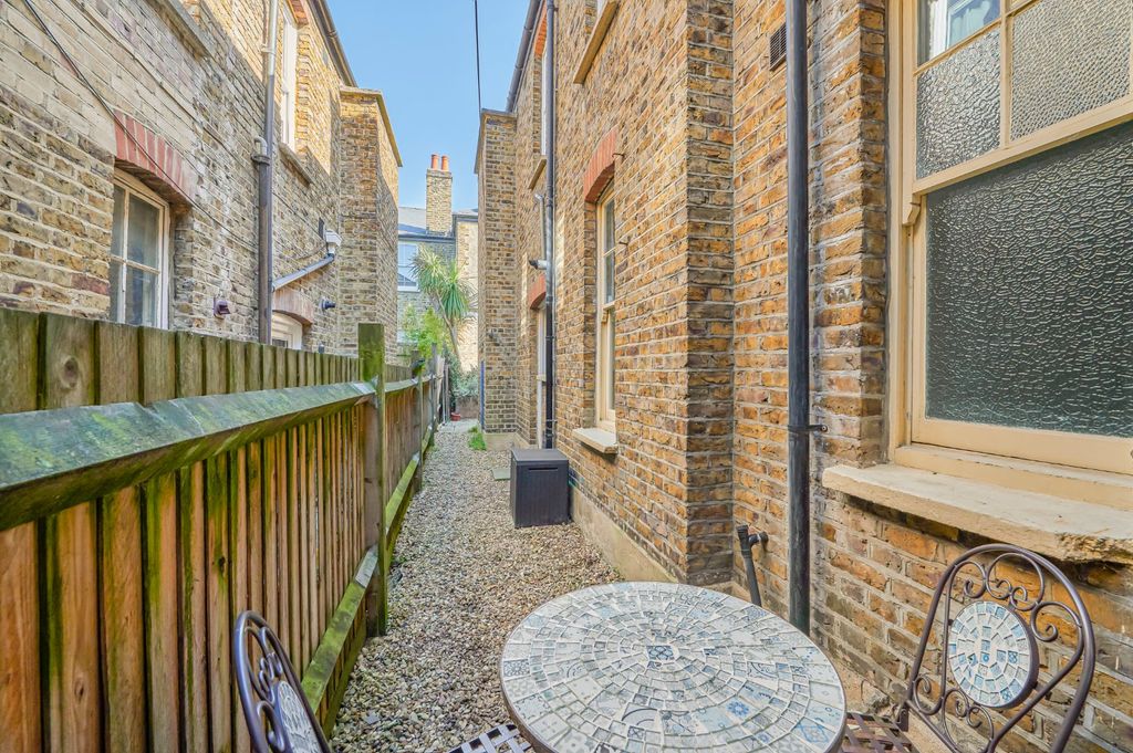 Property photo 2 of 14 Picture No. 13