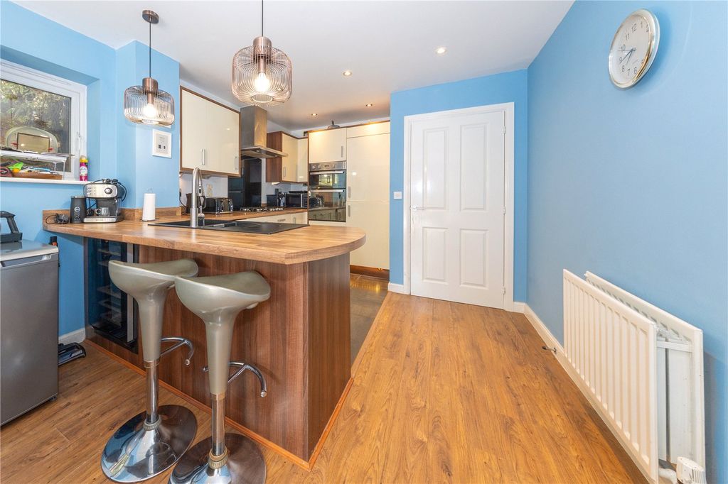 Property photo 3 of 18 Breakfast Bar