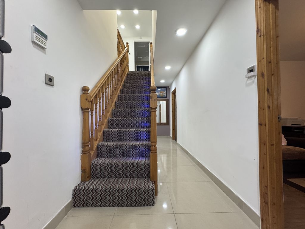 Property photo 2 of 16 Entrance Hall