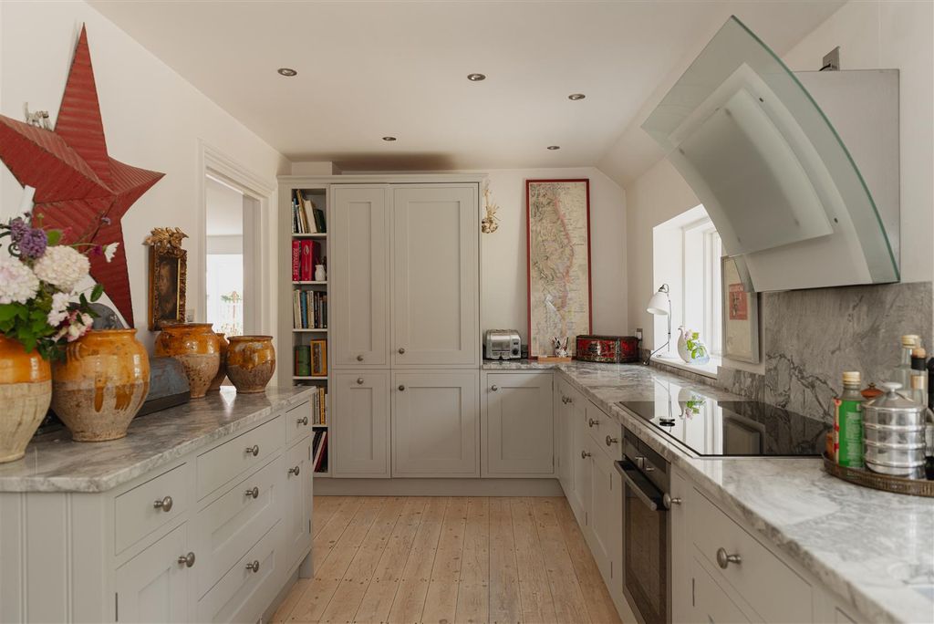 Additional image 5 of 2 bed detached house for saleDuxhurst Lane, Reigate RH2