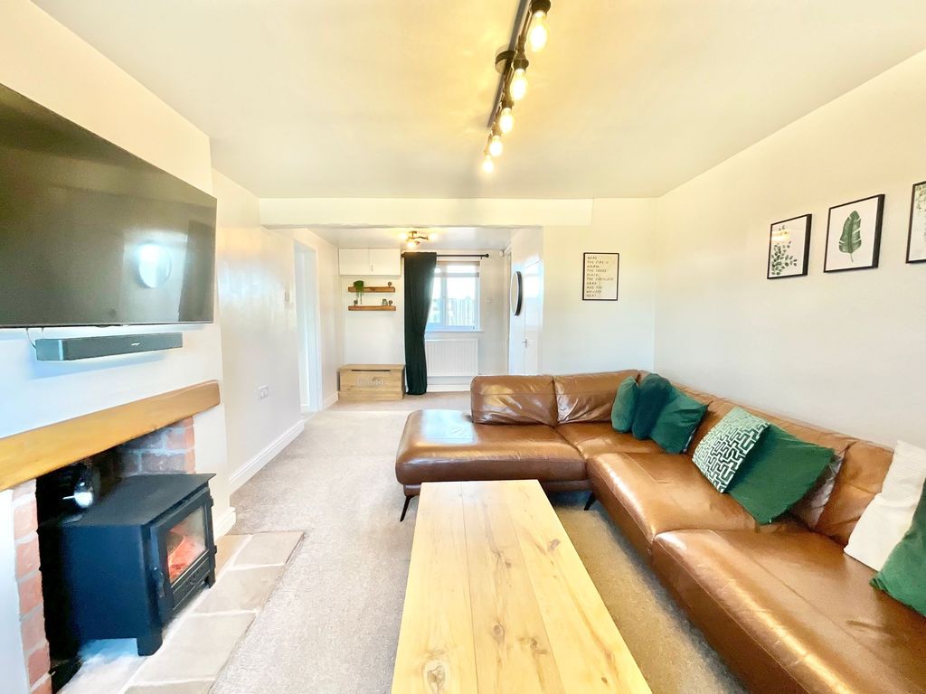 Property photo 2 of 28