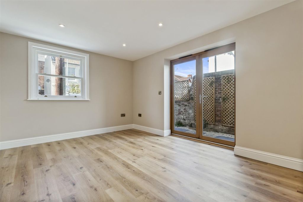 Property photo 2 of 18 Img_9632.Jpg