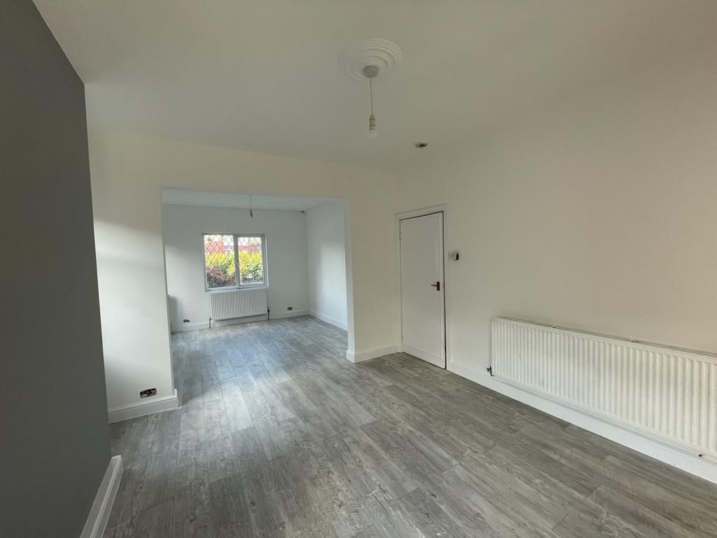 Property photo 2 of 25 Living Room