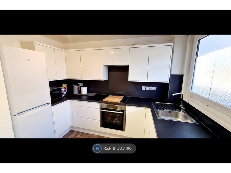 Property photo 2 of 10 Kitchen