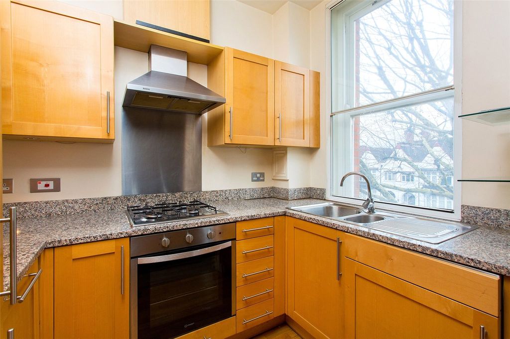 Property photo 2 of 6 Picture No. 11