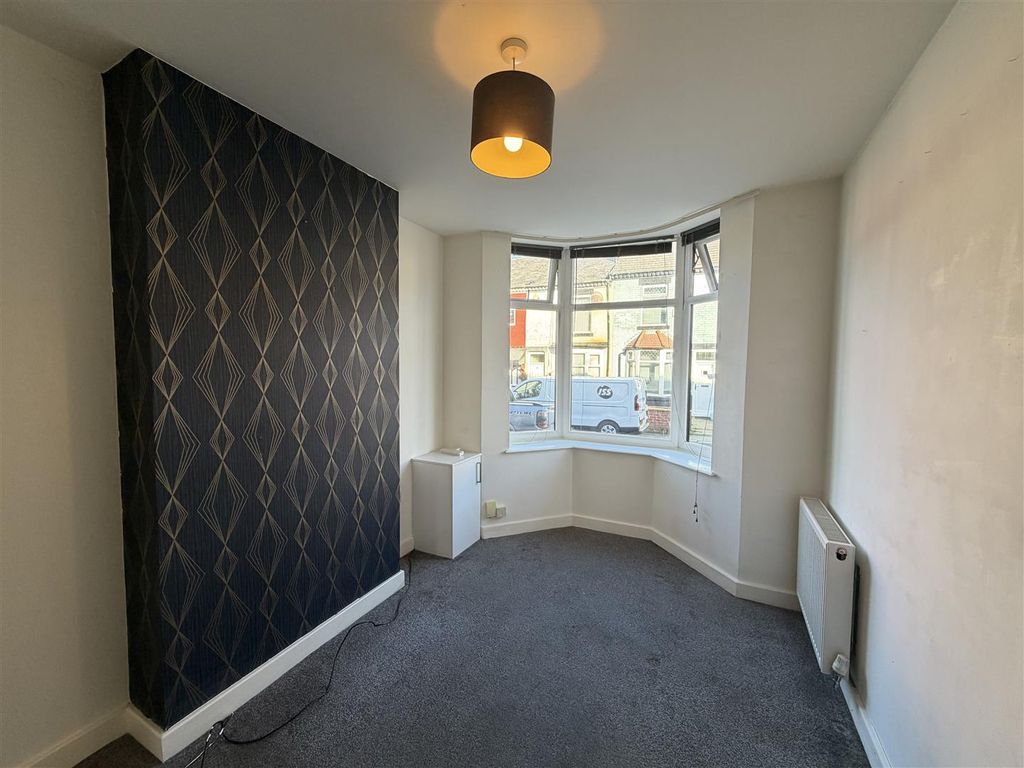 Property photo 3 of 10 Living Room