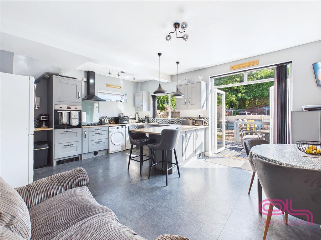 Property photo 1 of 27 Eldon Street, Winshill (8).Jpg