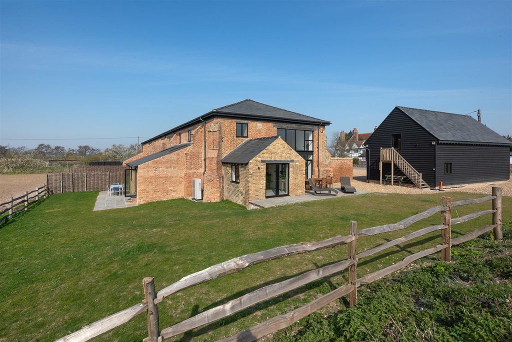 Property photo 1 of 40 Frognal Farm Barns, Teynham