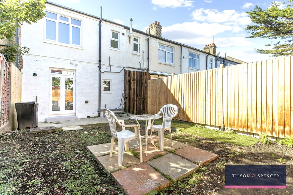 Property photo 3 of 14 8