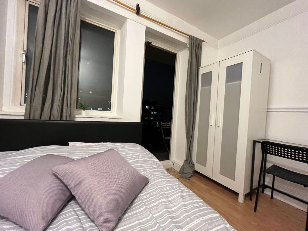 Property photo 3 of 12 Room 2- £740 Available From 12/05/2026