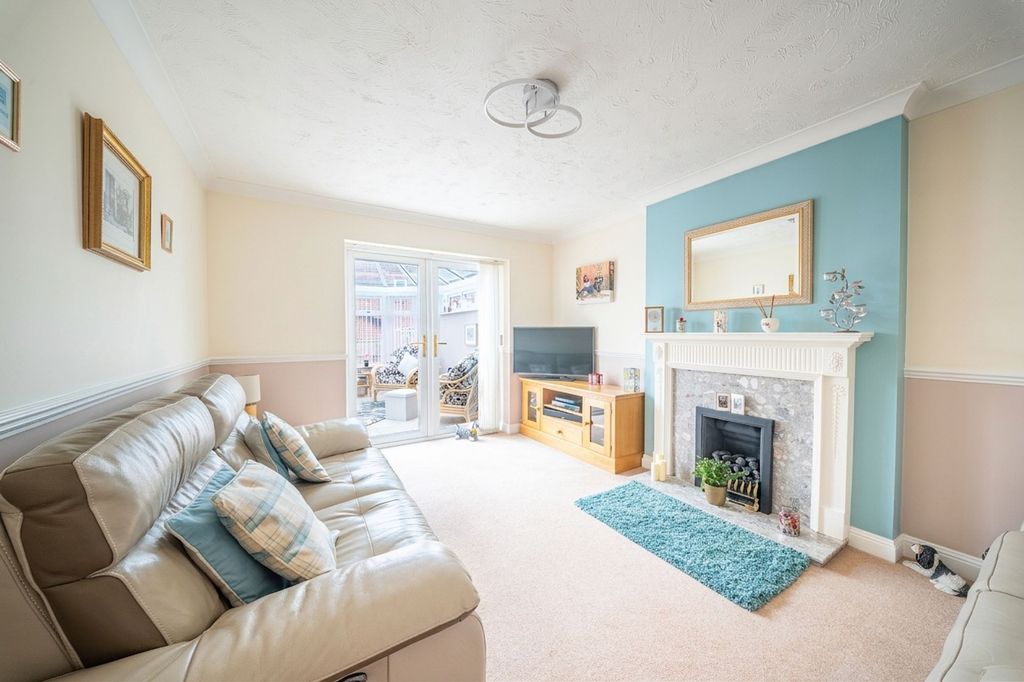 Property photo 2 of 13