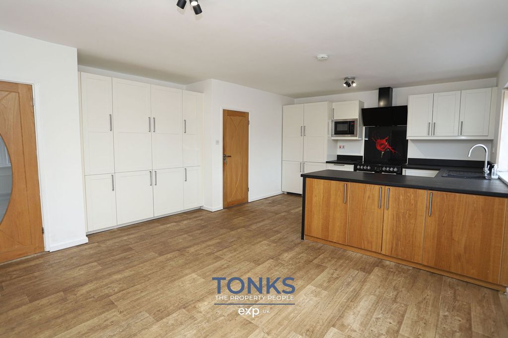 Property photo 2 of 23