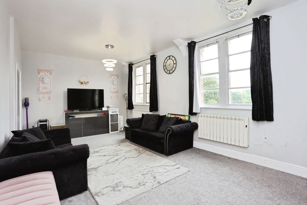 Property photo 2 of 17 Photo