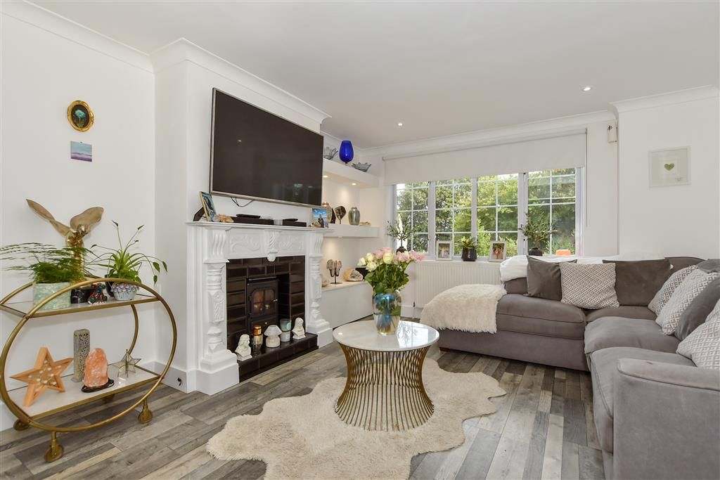 Property photo 3 of 14 Lounge