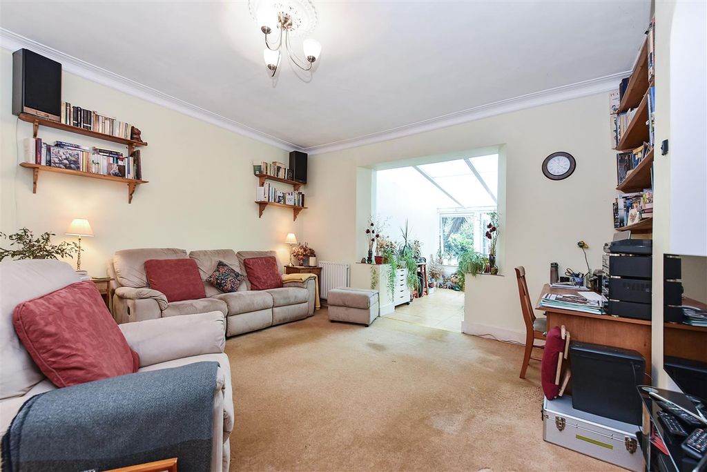 Property photo 2 of 8