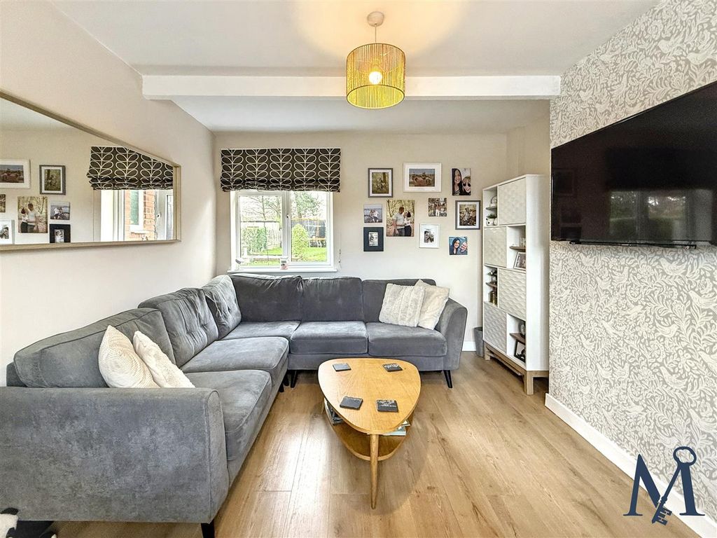 Property photo 3 of 18 Living Room