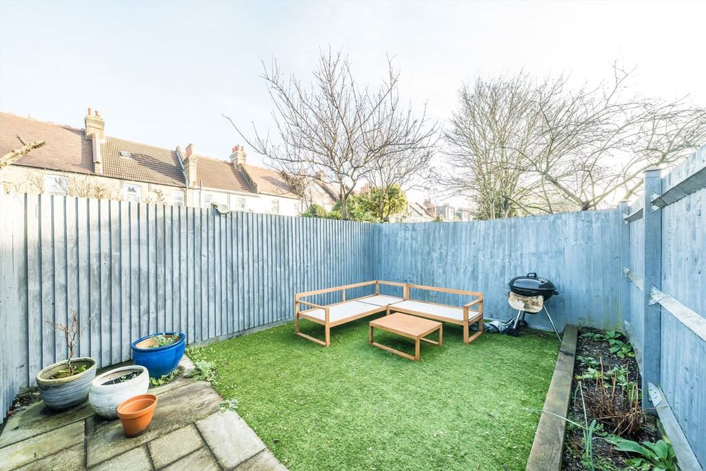 Property photo 2 of 8