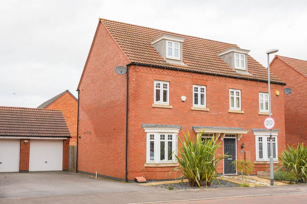 Property photo 1 of 24