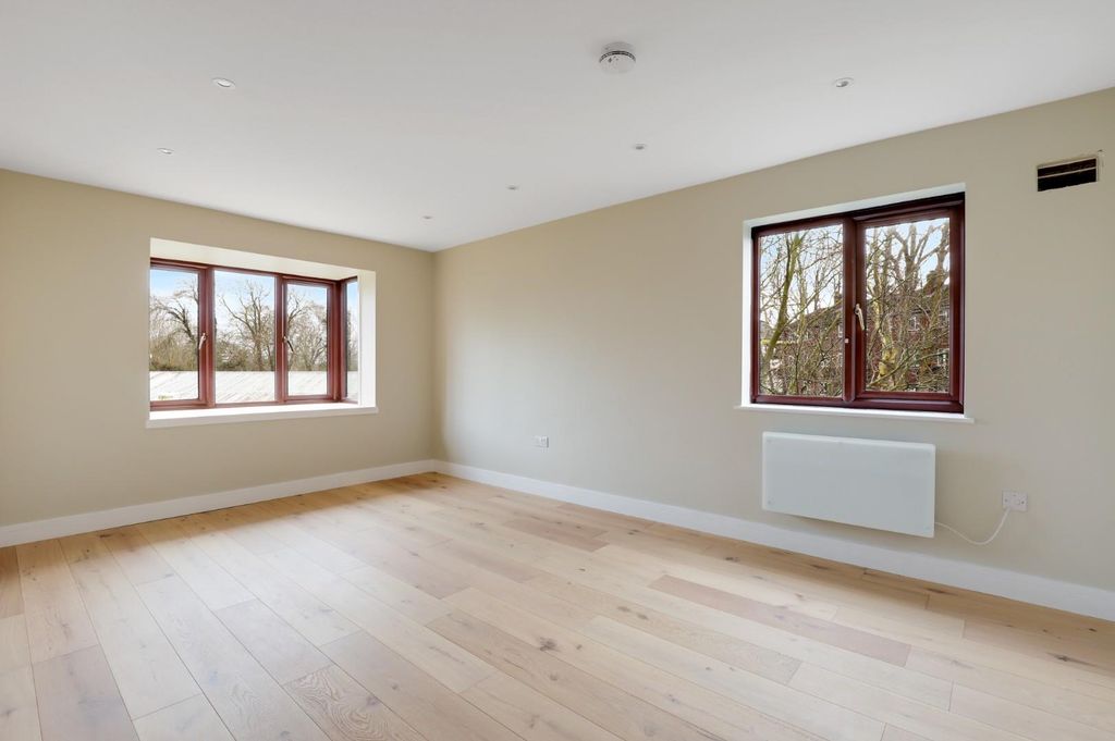 Property photo 3 of 15 10-0522Jhpropwpen - 44 Ashurst Close - 22.Jpg