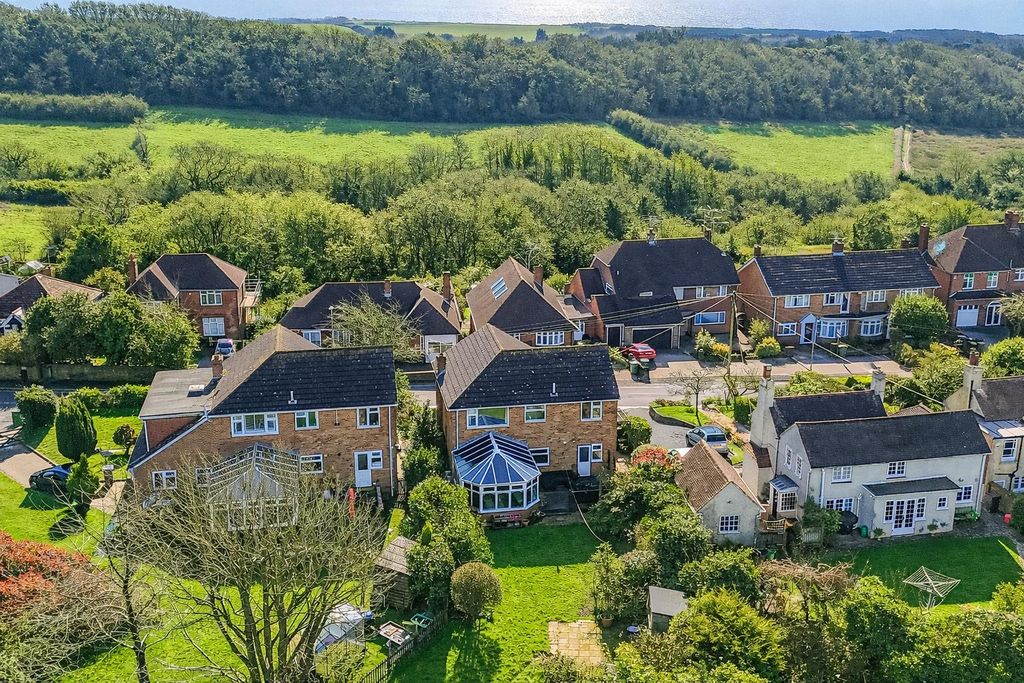 Property photo 3 of 34 d19Ed41E-352B-4E75-B7B0-ee4A83De6Dfd.Png