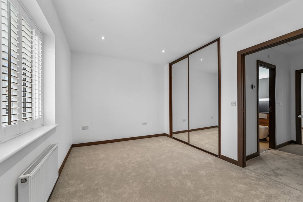Property photo 2 of 13 Bedroom