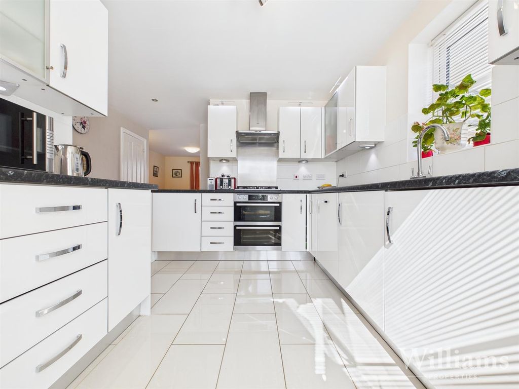 Property photo 2 of 20 Cam02861G0-Pr0371-Still006.Jpg