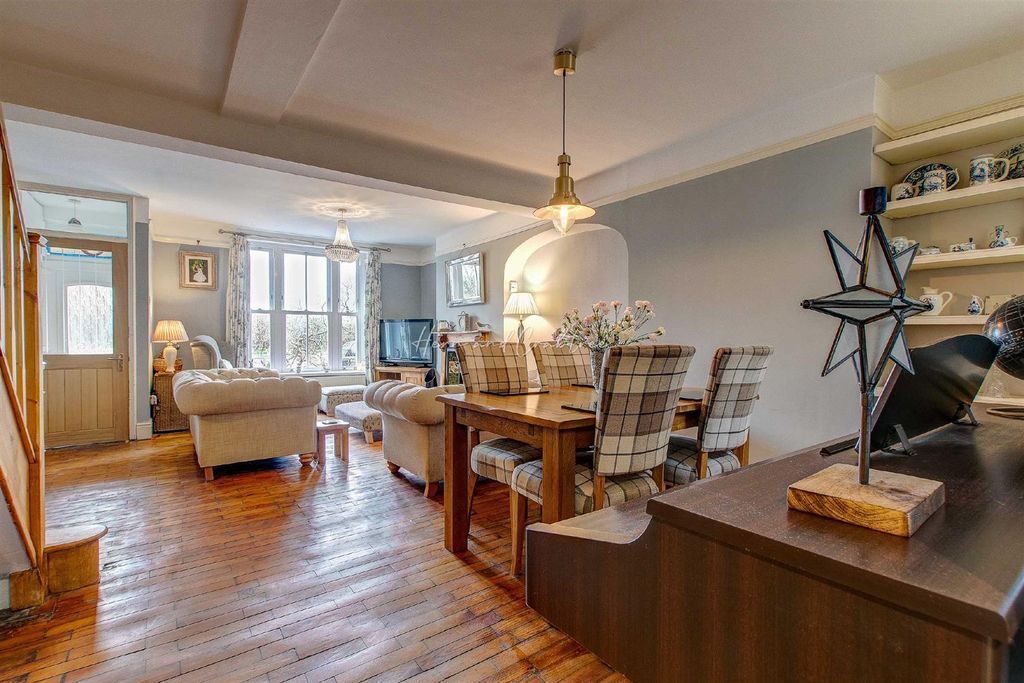 Property photo 2 of 33