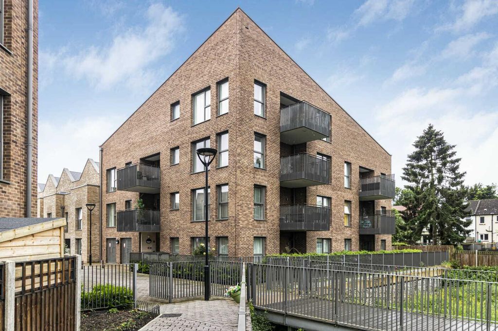 Property photo 1 of 11 6_32127.Jpg