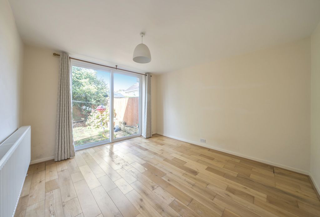 Property photo 3 of 10 1353163-21-68c2Ef...