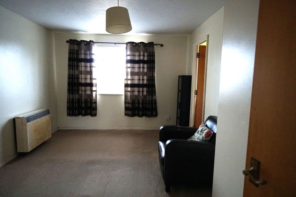 Property photo 3 of 6