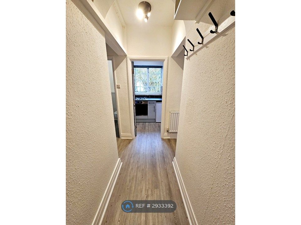 Property photo 2 of 10 Hallway