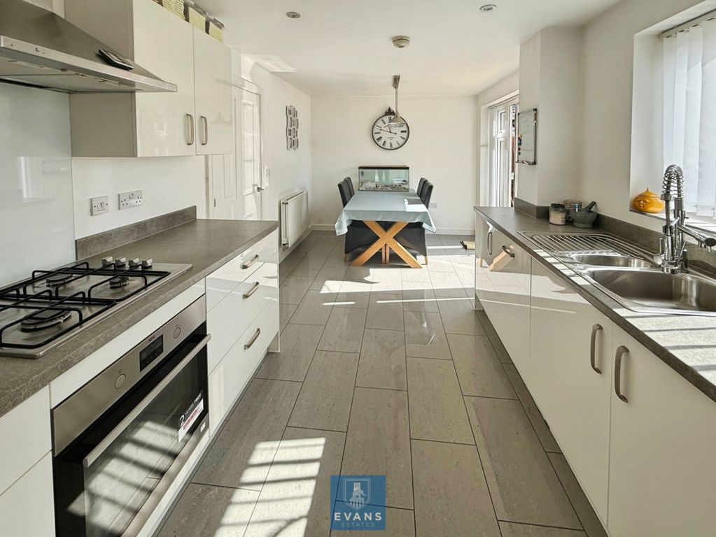 Property photo 2 of 16 Kitchen/Dining Room