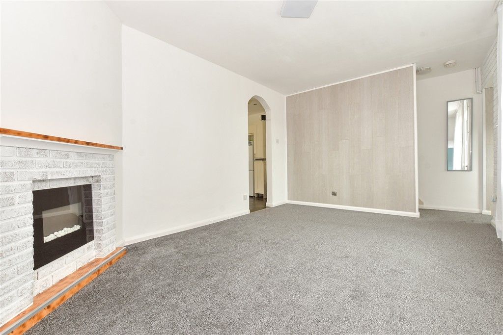Property photo 3 of 16 Lounge