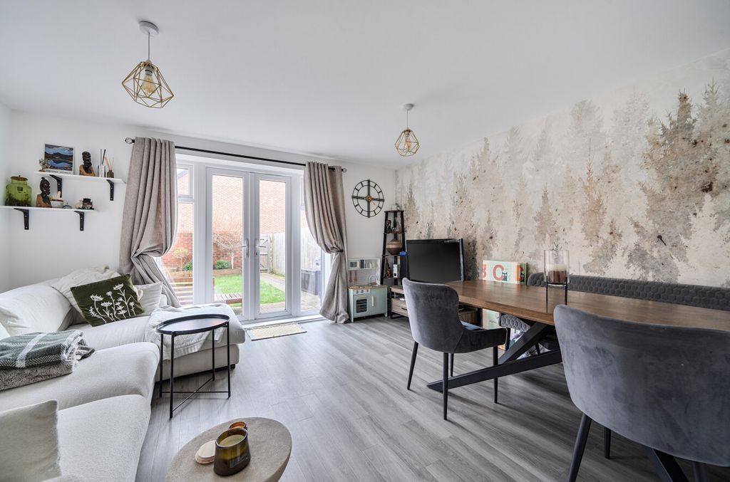 Property photo 2 of 15 1407681-14-6980De...