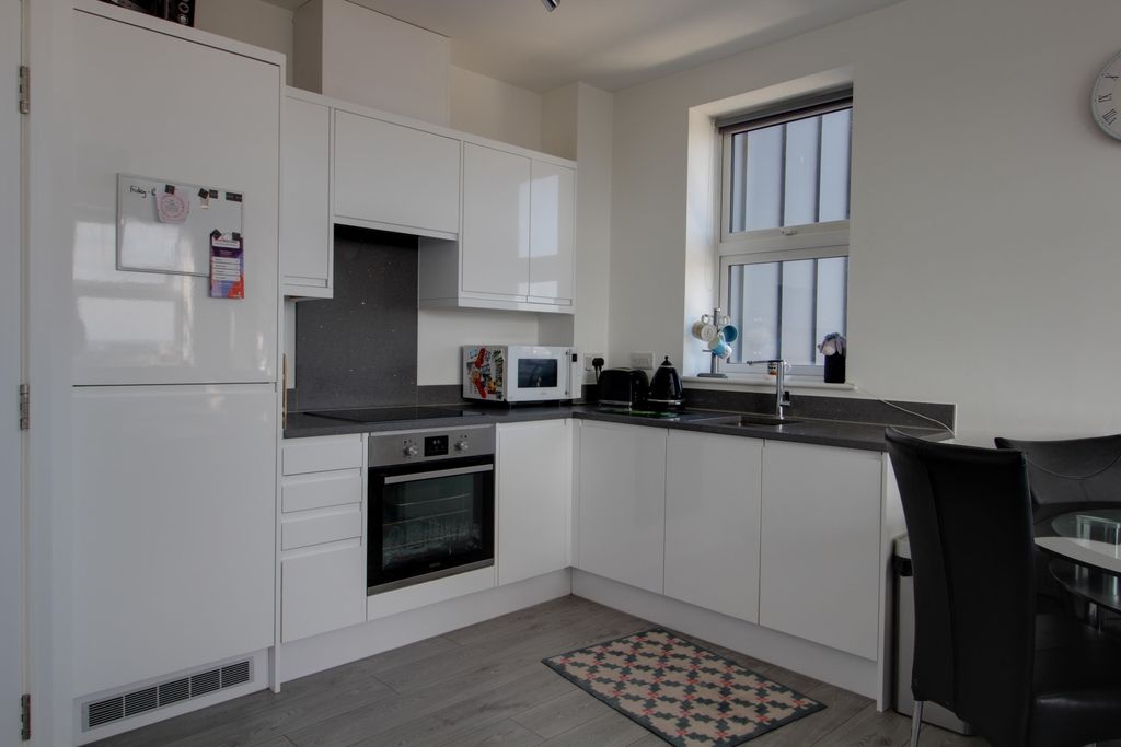 Property photo 3 of 7 Kitchen 1